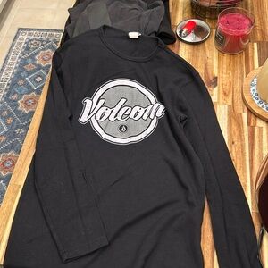 Men’s large Volcom long sleeve